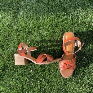 Low heel comfy sandal.